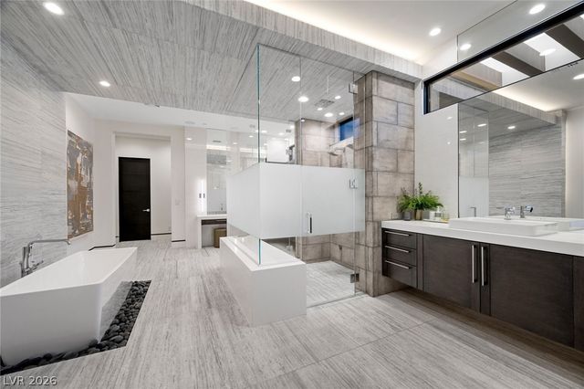 4 Soaring Bird Court, Las Vegas, NV 89135