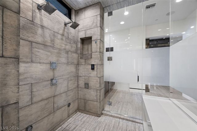 4 Soaring Bird Court, Las Vegas, NV 89135