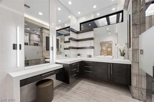 4 Soaring Bird Court, Las Vegas, NV 89135