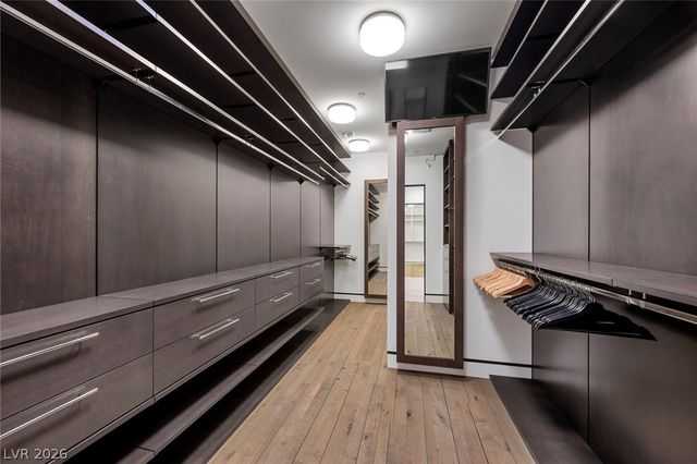 4 Soaring Bird Court, Las Vegas, NV 89135