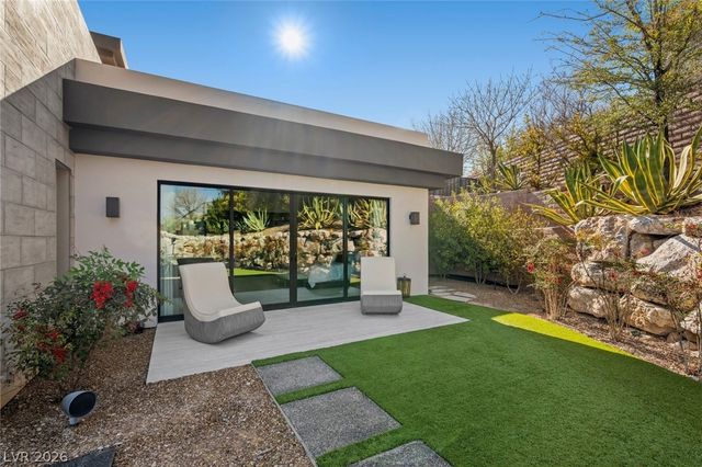 4 Soaring Bird Court, Las Vegas, NV 89135