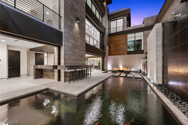 4 Soaring Bird Court, Las Vegas, NV 89135