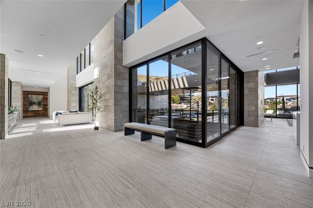 4 Soaring Bird Court, Las Vegas, NV 89135