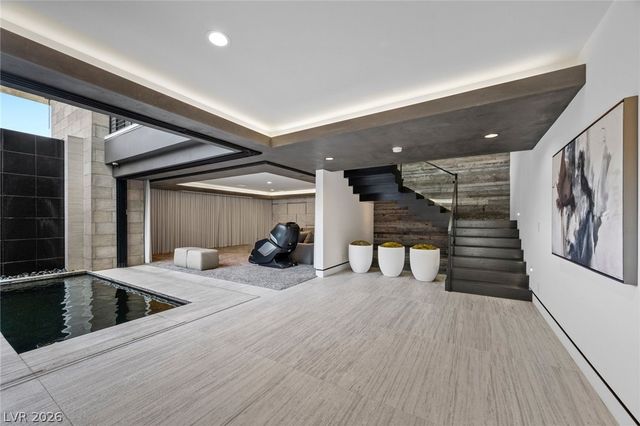 4 Soaring Bird Court, Las Vegas, NV 89135