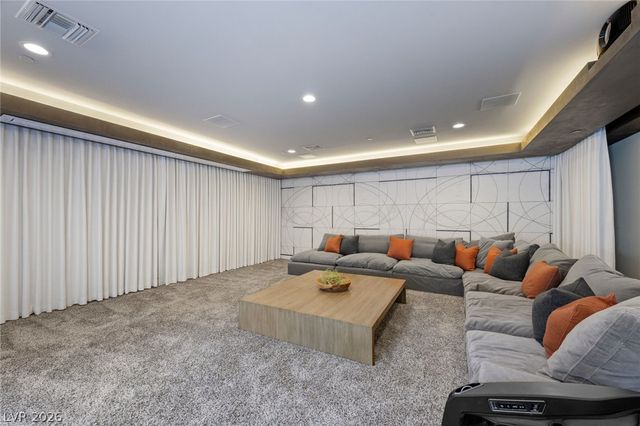 4 Soaring Bird Court, Las Vegas, NV 89135