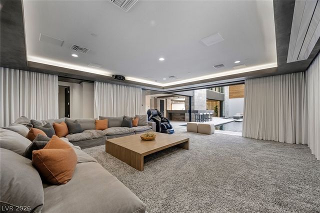 4 Soaring Bird Court, Las Vegas, NV 89135