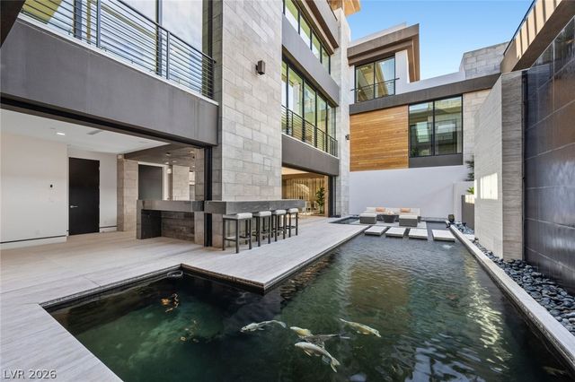 4 Soaring Bird Court, Las Vegas, NV 89135