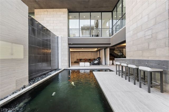 4 Soaring Bird Court, Las Vegas, NV 89135