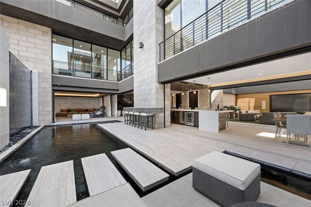 4 Soaring Bird Court, Las Vegas, NV 89135