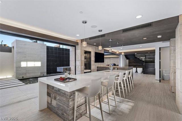 4 Soaring Bird Court, Las Vegas, NV 89135