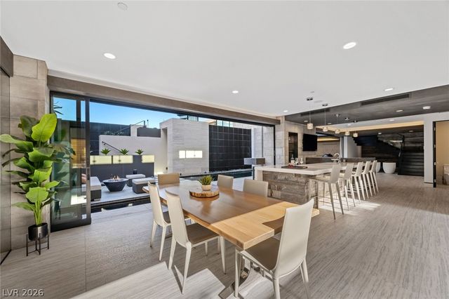 4 Soaring Bird Court, Las Vegas, NV 89135