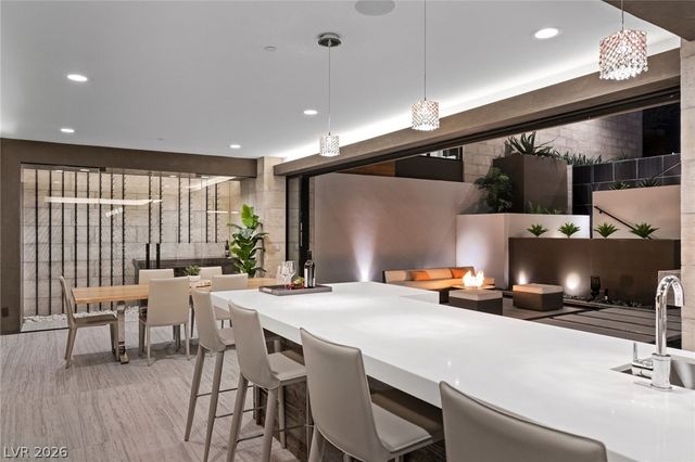 4 Soaring Bird Court, Las Vegas, NV 89135