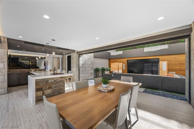 4 Soaring Bird Court, Las Vegas, NV 89135