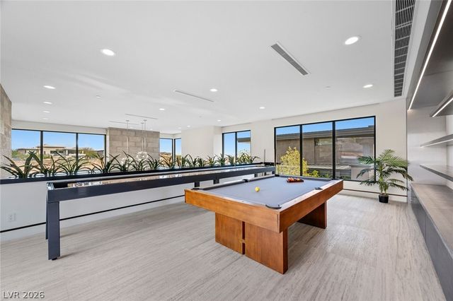 4 Soaring Bird Court, Las Vegas, NV 89135