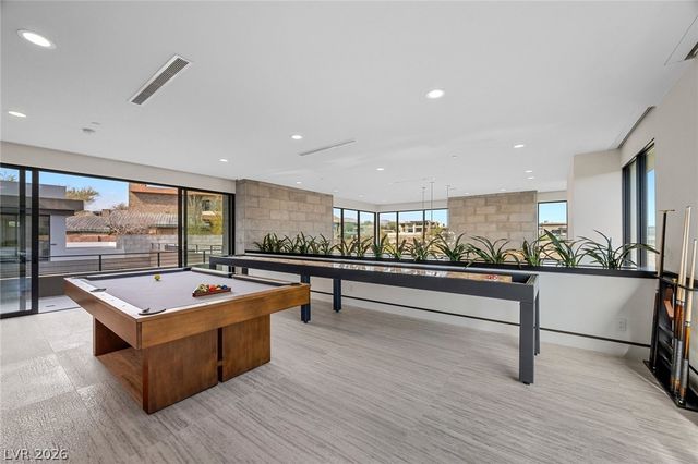 4 Soaring Bird Court, Las Vegas, NV 89135