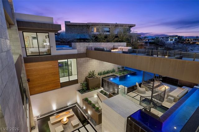 4 Soaring Bird Court, Las Vegas, NV 89135