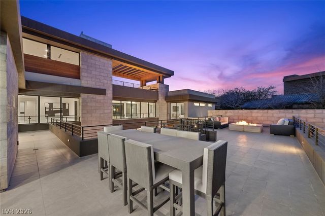 4 Soaring Bird Court, Las Vegas, NV 89135