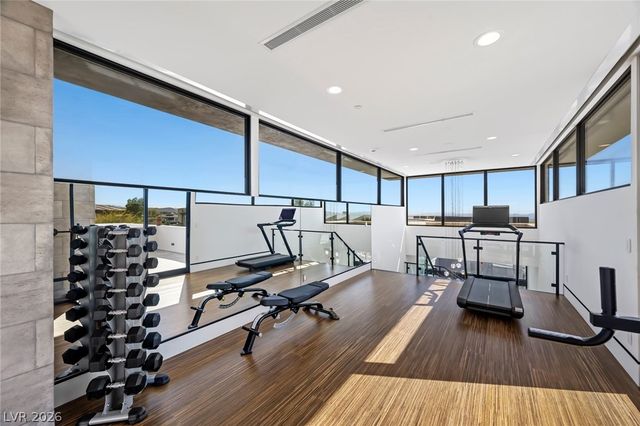 4 Soaring Bird Court, Las Vegas, NV 89135