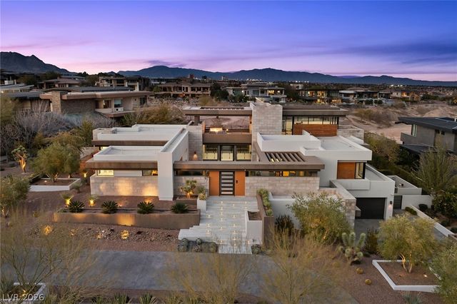 4 Soaring Bird Court, Las Vegas, NV 89135