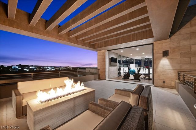 4 Soaring Bird Court, Las Vegas, NV 89135