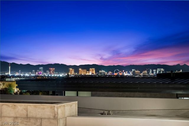 4 Soaring Bird Court, Las Vegas, NV 89135