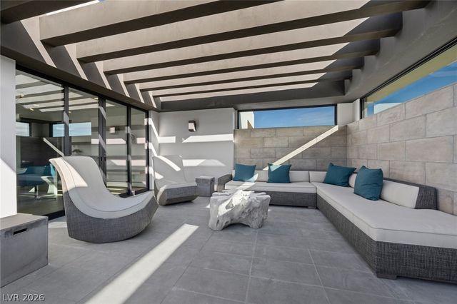 4 Soaring Bird Court, Las Vegas, NV 89135