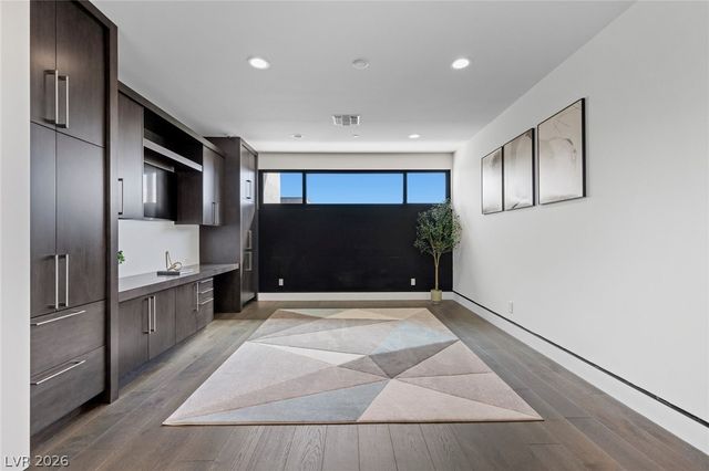 4 Soaring Bird Court, Las Vegas, NV 89135