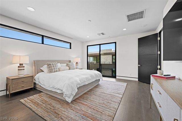 4 Soaring Bird Court, Las Vegas, NV 89135