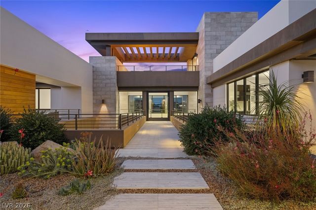 4 Soaring Bird Court, Las Vegas, NV 89135