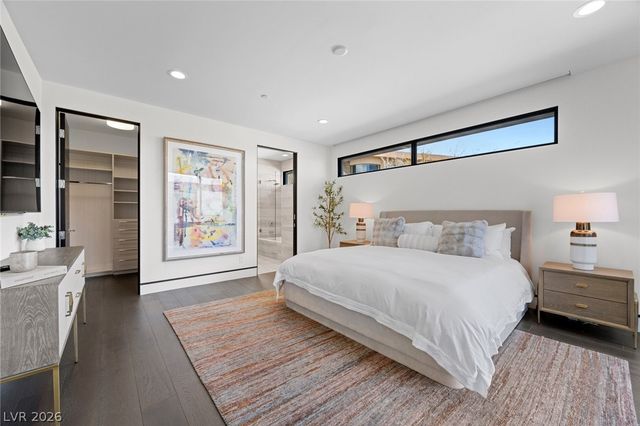 4 Soaring Bird Court, Las Vegas, NV 89135