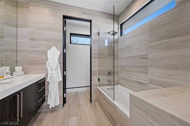 4 Soaring Bird Court, Las Vegas, NV 89135