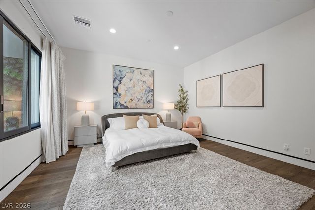 4 Soaring Bird Court, Las Vegas, NV 89135