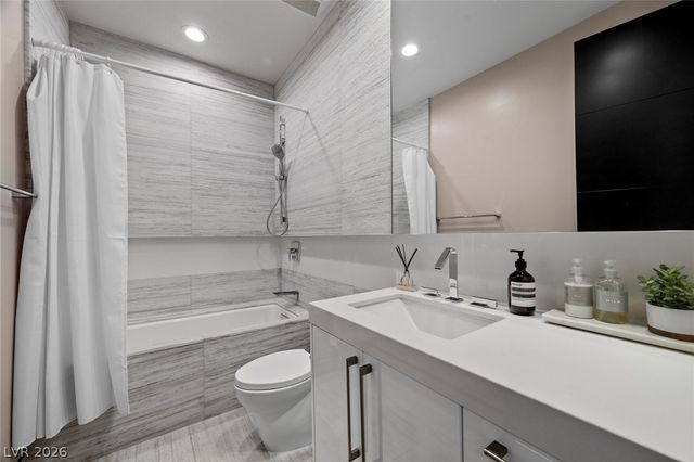 4 Soaring Bird Court, Las Vegas, NV 89135