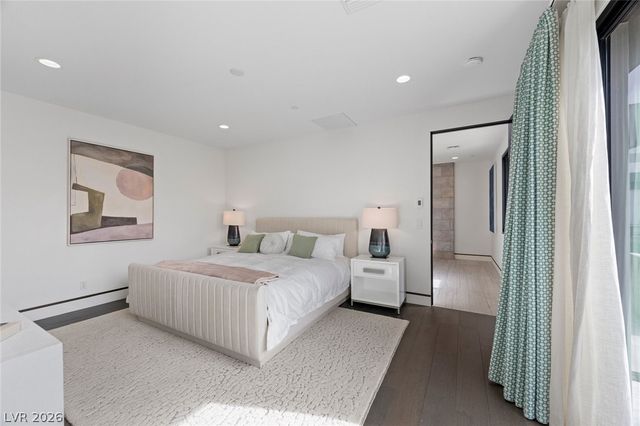 4 Soaring Bird Court, Las Vegas, NV 89135