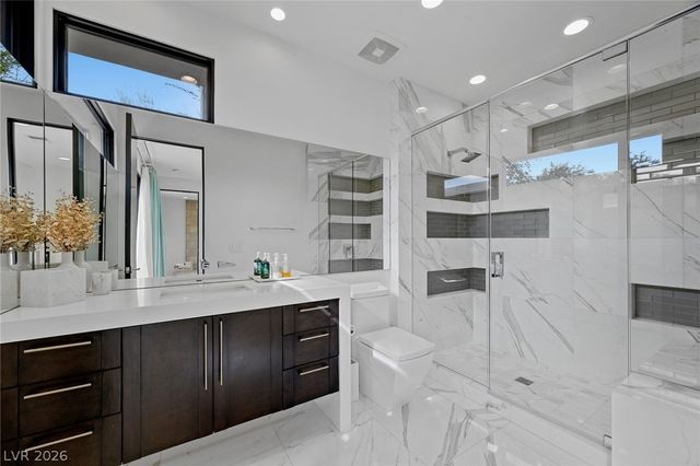 4 Soaring Bird Court, Las Vegas, NV 89135