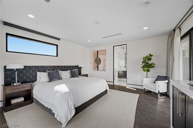 4 Soaring Bird Court, Las Vegas, NV 89135