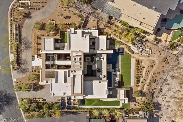 4 Soaring Bird Court, Las Vegas, NV 89135