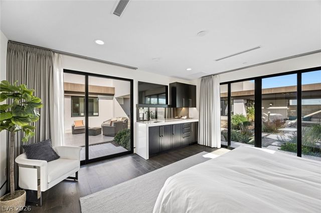 4 Soaring Bird Court, Las Vegas, NV 89135