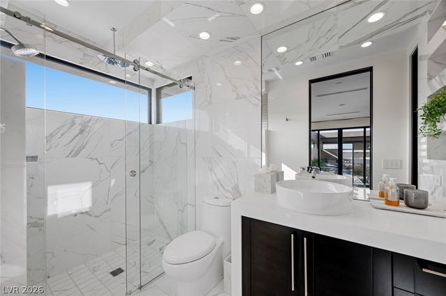 4 Soaring Bird Court, Las Vegas, NV 89135