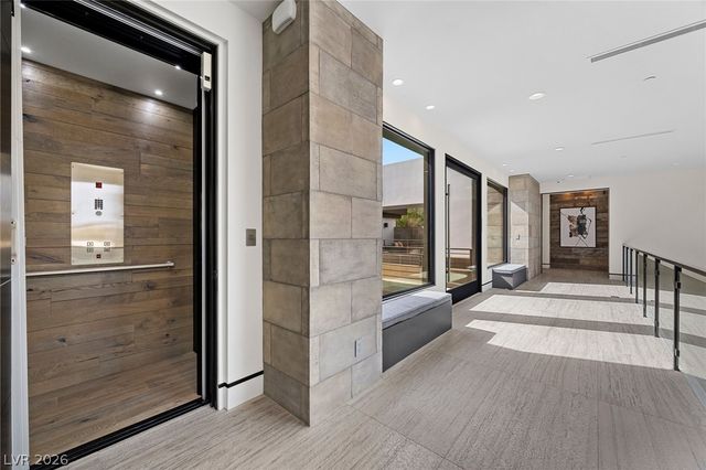 4 Soaring Bird Court, Las Vegas, NV 89135