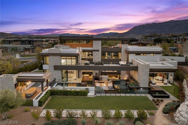 4 Soaring Bird Court, Las Vegas, NV 89135