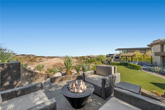 4 Soaring Bird Court, Las Vegas, NV 89135