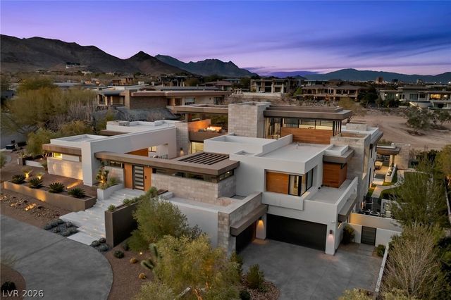 4 Soaring Bird Court, Las Vegas, NV 89135