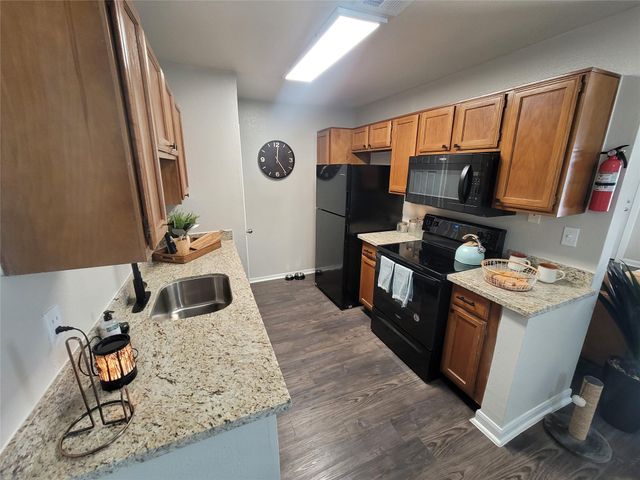 7250 W Greens Road 911, Houston, TX 77064