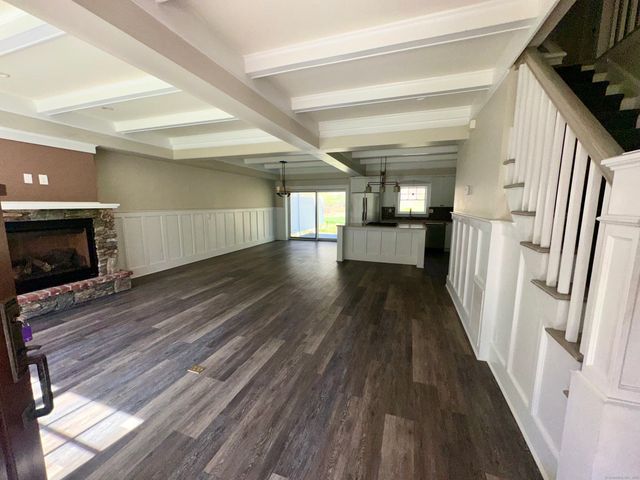 46 Kneen St Extension, Shelton, CT 06484