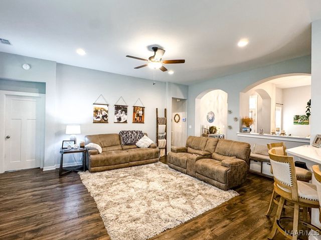 722 Hedgefield Way, Prattville, AL 36066