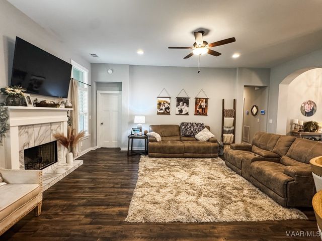 722 Hedgefield Way, Prattville, AL 36066