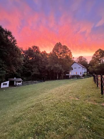 7908 Forest Creek DR, Roanoke, VA 24018