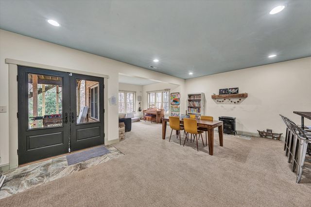 7908 Forest Creek DR, Roanoke, VA 24018