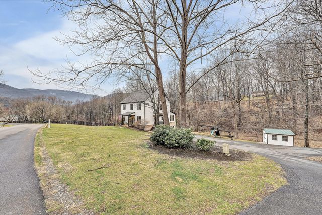 7908 Forest Creek DR, Roanoke, VA 24018